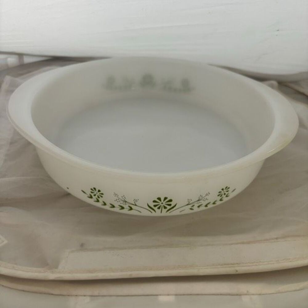 Glasbake Green Daisy J2423 9” Milk Glass Pie Plate 1970’s